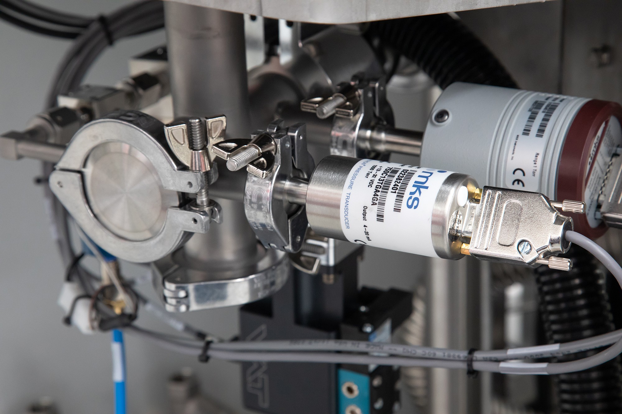 Vacuum chambers & gas management » pp 42 » PP Control & Automation